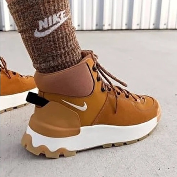 Nike Womens City Classic Boots - Picture 4 of 8